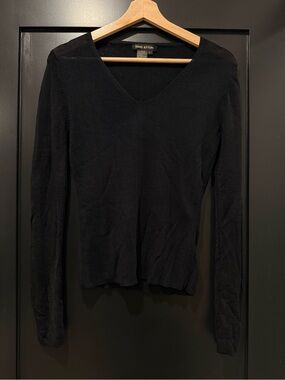 Women's Black V-Neck Long Sleeve Top